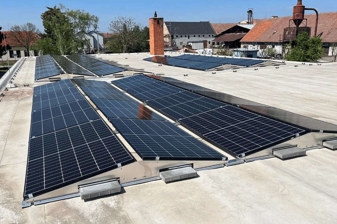 Realizace fotovoltaiky – Jednota Mikulov - Hrušky